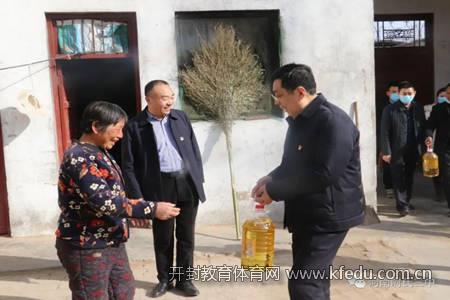 王毓杰慰问2_副本.jpg