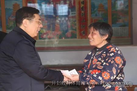 王毓杰慰问1_副本.jpg